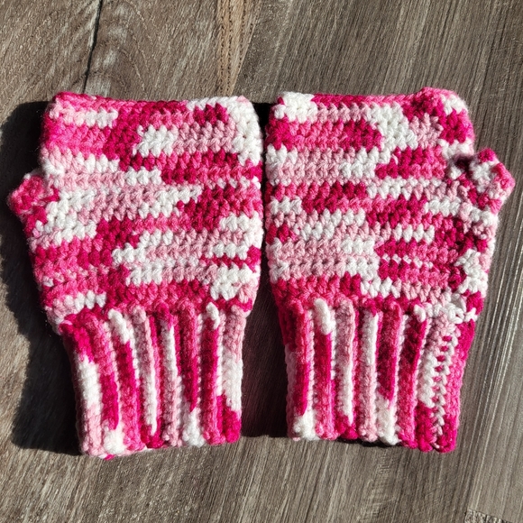 Handmade Crochet Candycane Fingerless Gloves - Picture 9 of 11